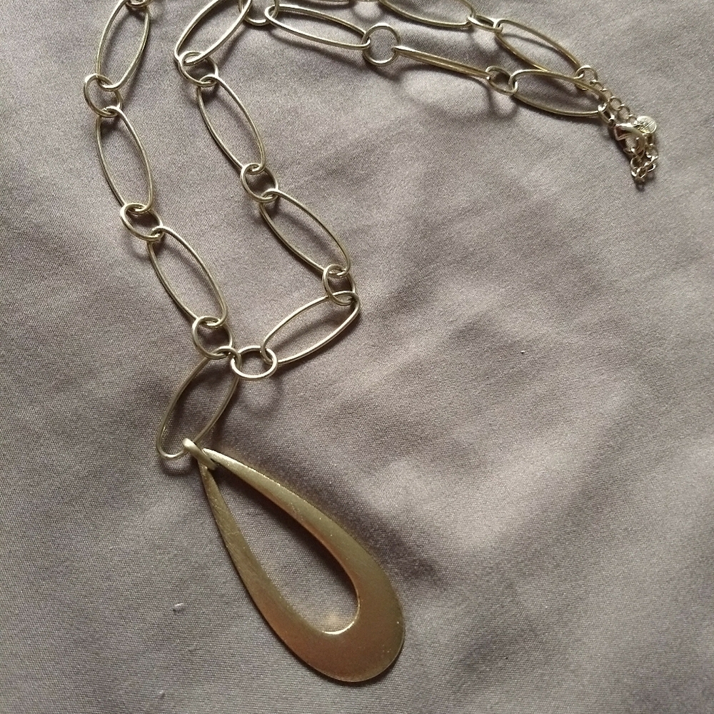 Axcess Liz Claiborne Large Gold Teardrop Pendant on Oval Chain.